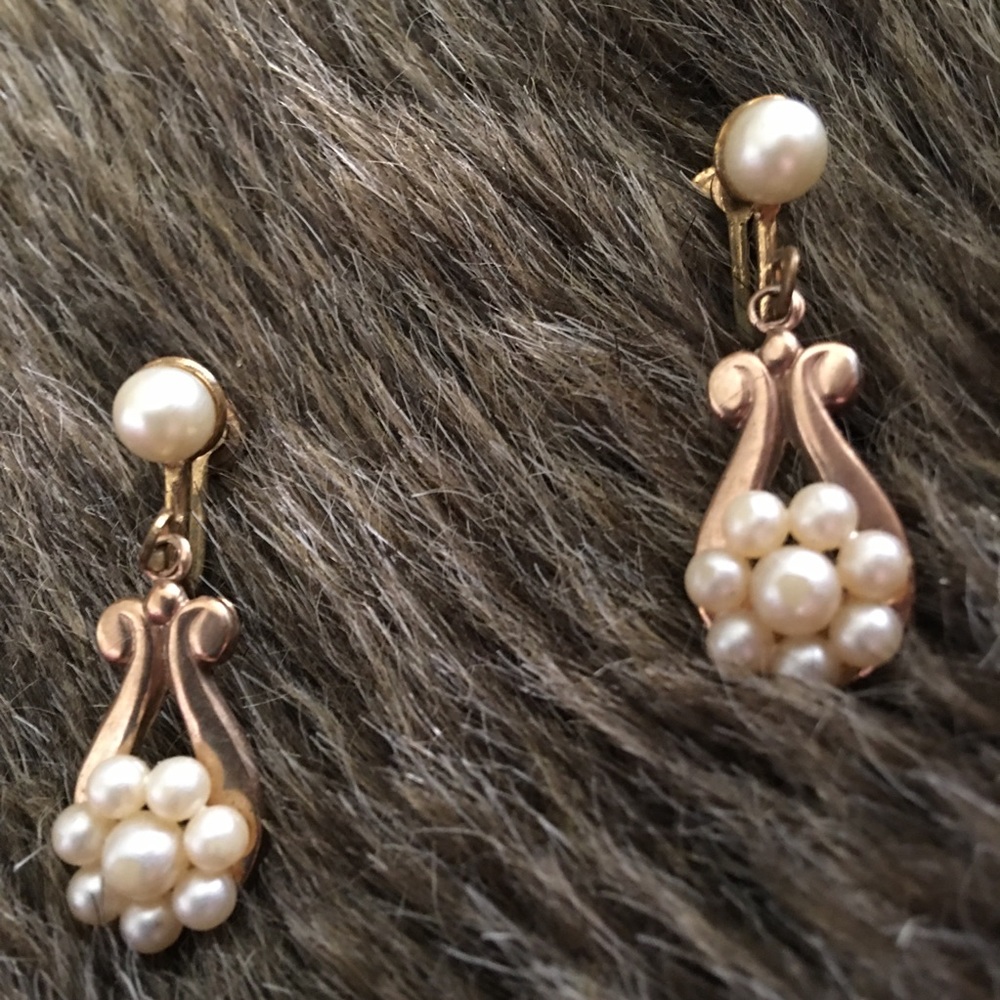 Vintage 50s gold tone pearl accent earrings